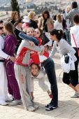 Filename=holon11_16516.jpg
Filesize=187KiB
Dimensions=533x800
Date added=Mar 16, 2011 holon11_16516.jpg